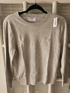 NWT Old Navy Heather Light Gray Soft Crewneck Sweater. Sz L Petite